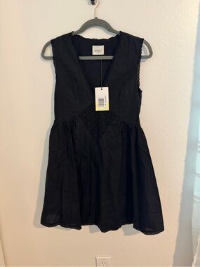 Kourt/Few Moda Black V-Neck Mini Dress